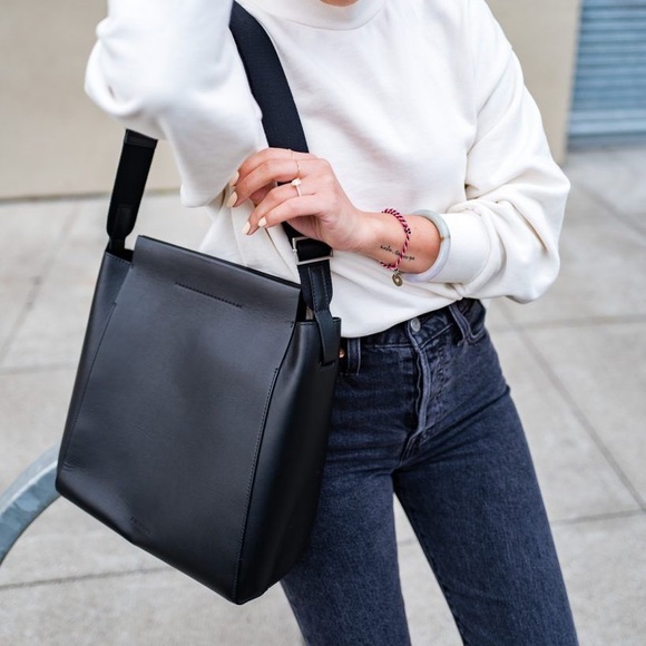 Everlane Handbags - Everlane The Form Bag